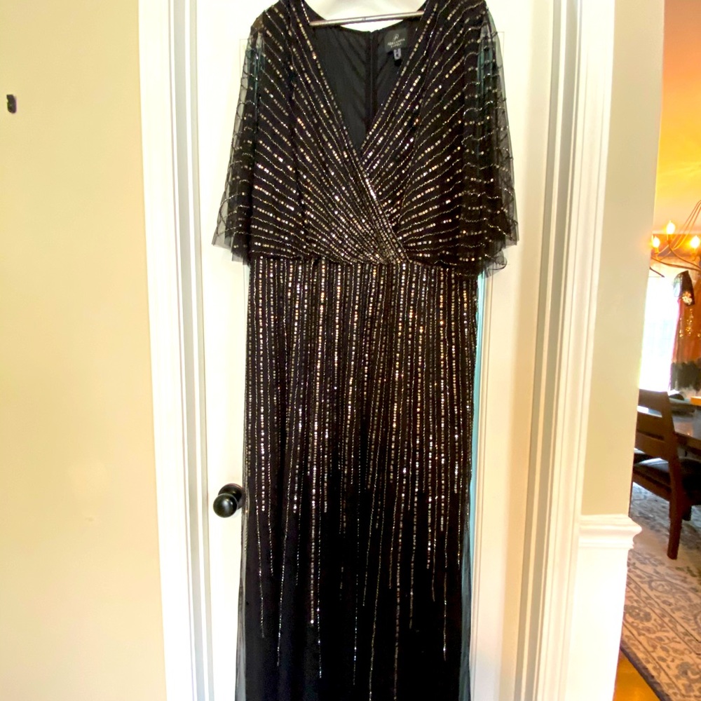 Adrianna Papell Sequin V Neck in Black Mercury
